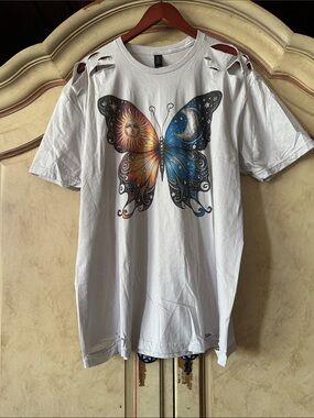 Boutique T-Shirt Light Gray Distressed Crewneck with Butterfly and Gems